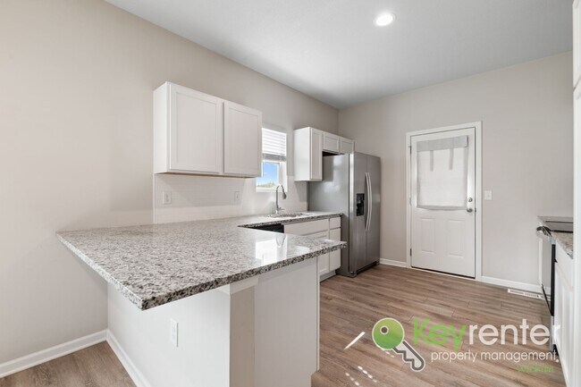 Building Photo - NOVEMBER FREE RENT!! 5 Bedroom 3 Bath Home close to schools and shopping!