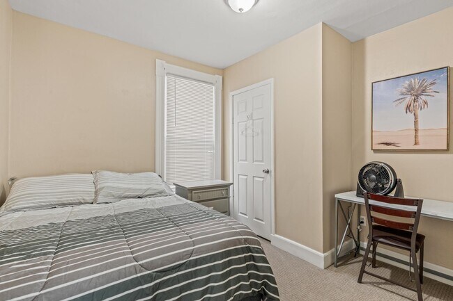 Lower unit - bedroom 2 - 2619 S Lenox St