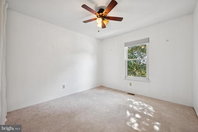 Building Photo - 5806 Red Haven Dr