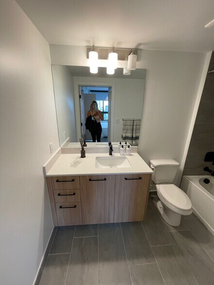 Building Photo - 90 SW 3rd St