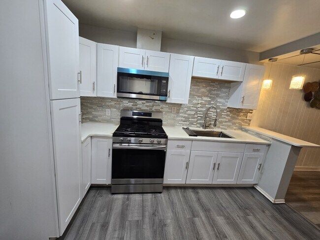 Building Photo - 1251 N 11th St
