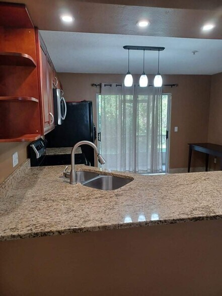 Building Photo - 129 Reserve Cir