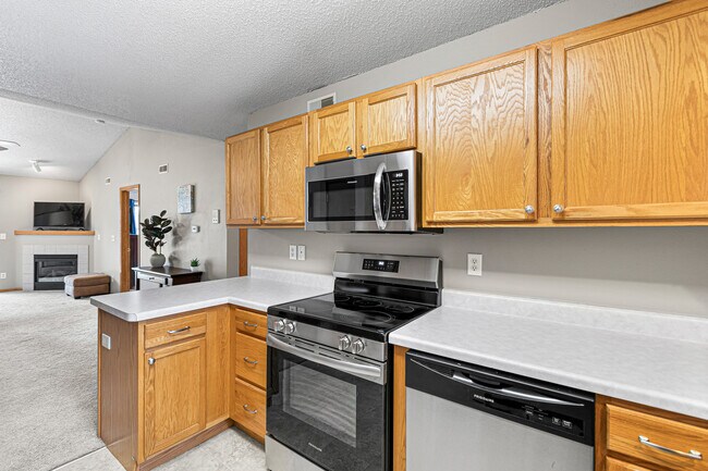 Kitchen - 120 Cherry Ct