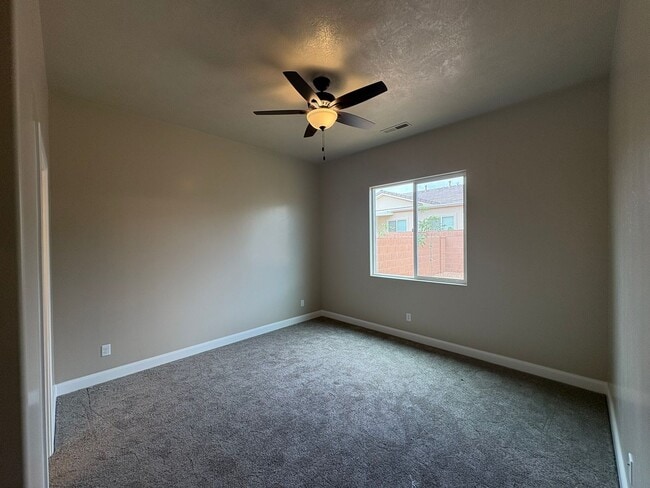 Building Photo - Brand New Townhome In Hurricane
