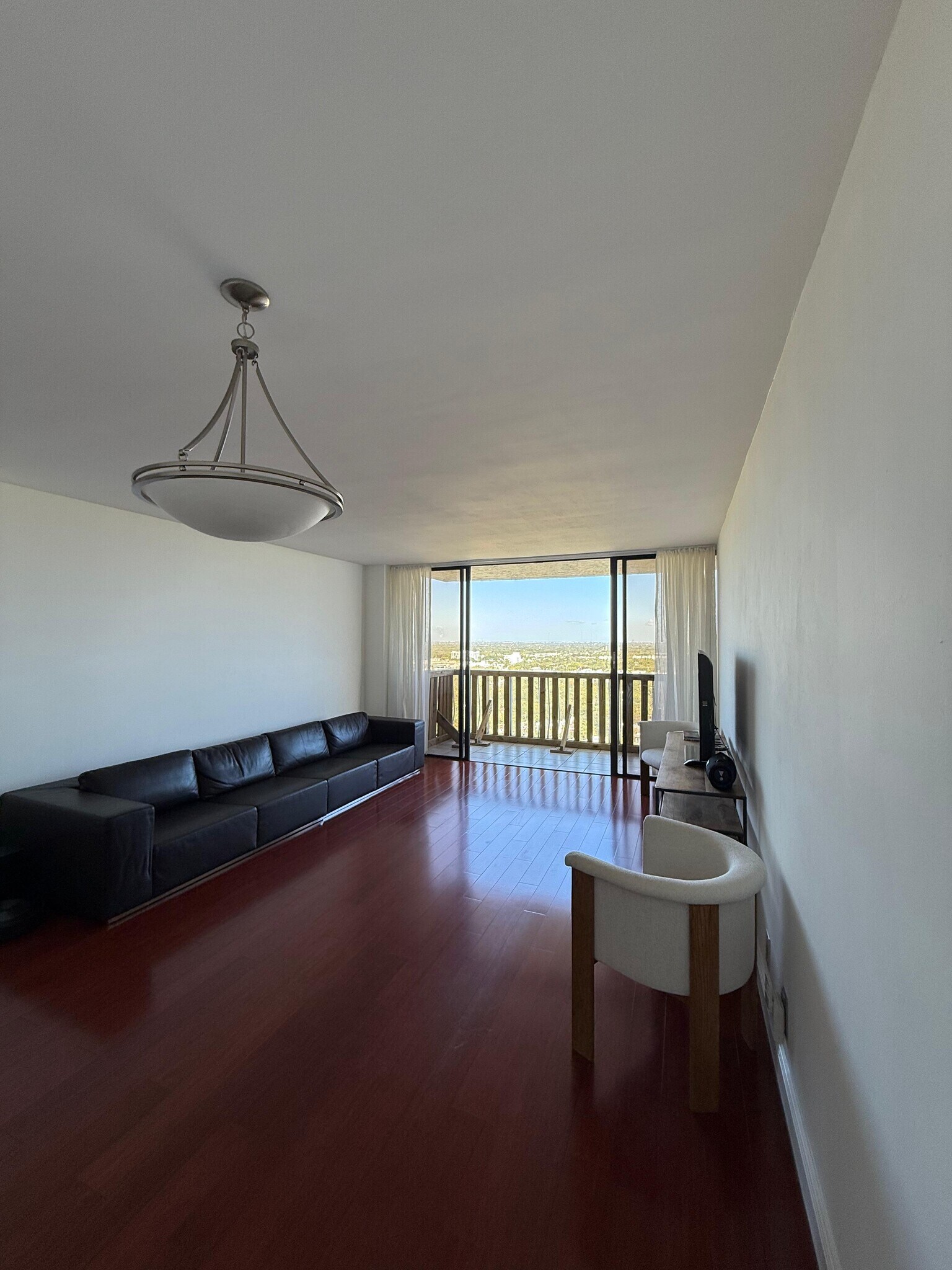 Spacious living area - 780 NE 69th St