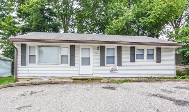 Primary Photo - 404 E 20th St
