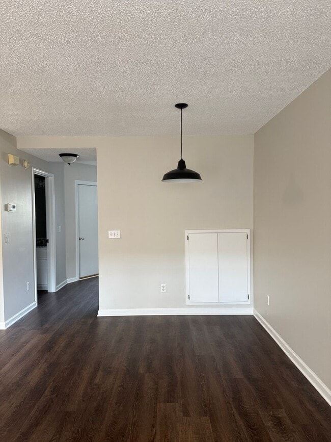 Building Photo - Available NOW- 113 Commons-Move in Special 1/2 off the first month rent with 12-month Lease