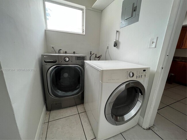 Building Photo - 240 NW 48th Ct