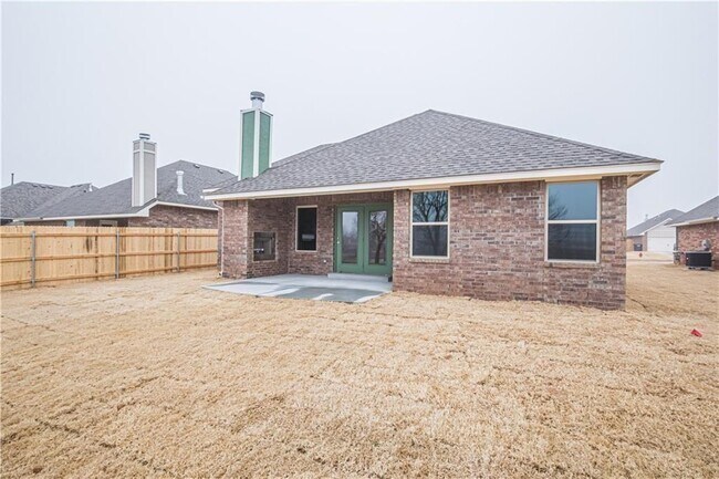 Building Photo - 3516 Lakeside Dr