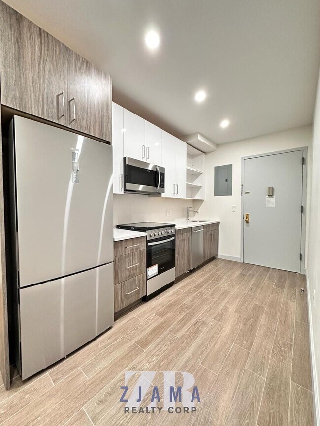 Primary Photo - 64 W 107th St