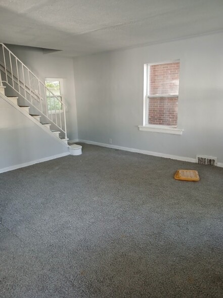 Primary Photo - 1613 Jackson Ave