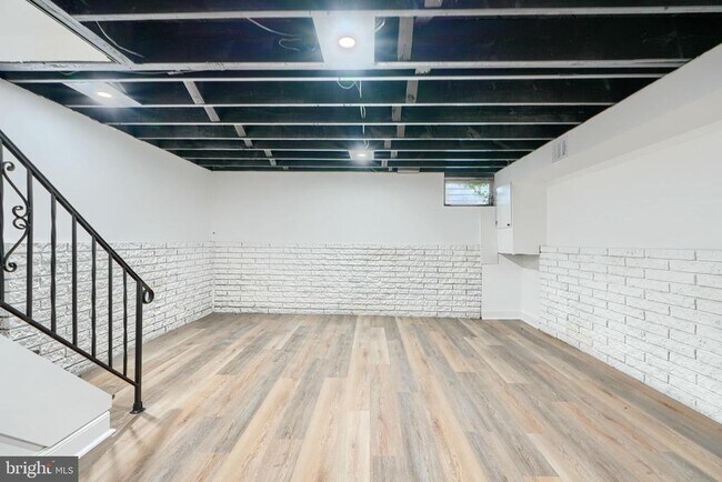 Building Photo - 2204 Redthorn Rd