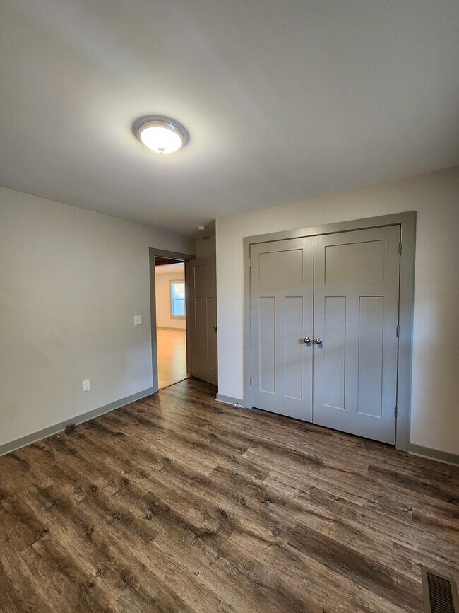 Building Photo - Asheville Rental!