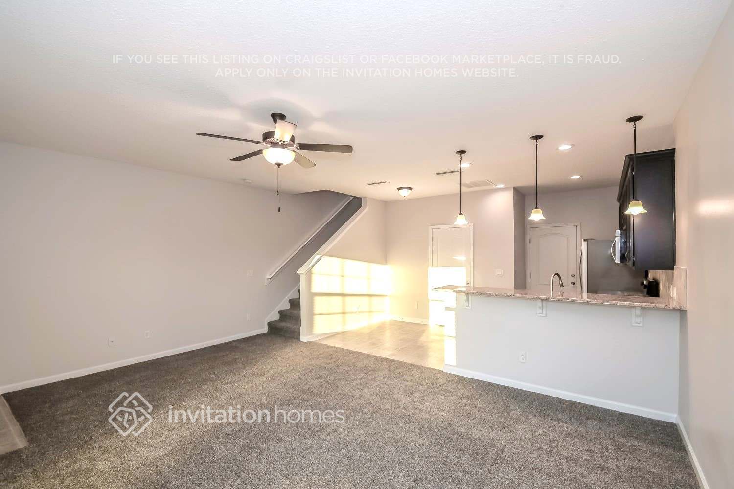 Building Photo - 431 Oasis Ln
