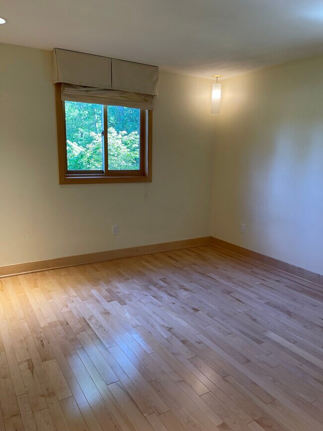 Bed 2 - 13995 Centerline Rd