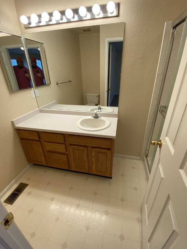 Building Photo - DON'T MISS!! 3BD/2BA Single Family Home in Parker, Water & Mowing Included!!!!