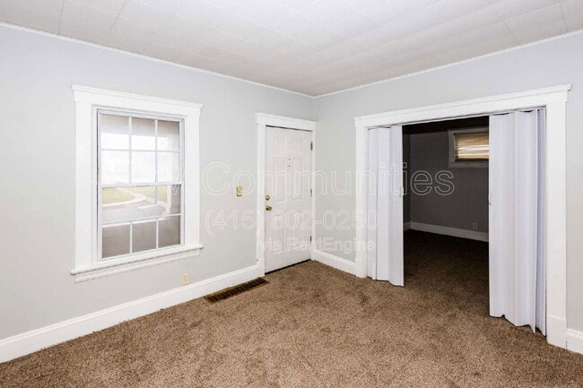 Building Photo - 9903 Sladden Ave