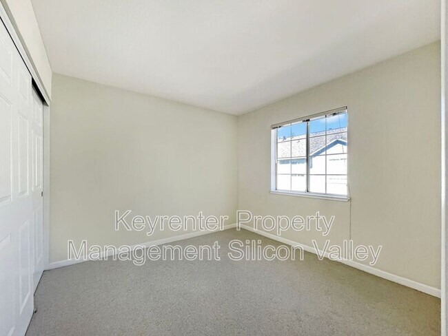 Building Photo - 1889 Kobuk Valley Common