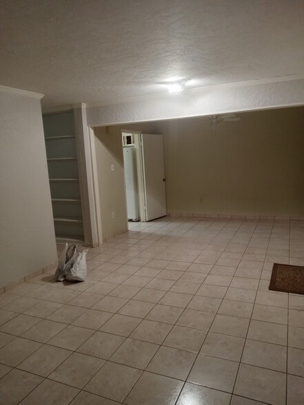 Building Photo - 3834 Willow Springs Ln