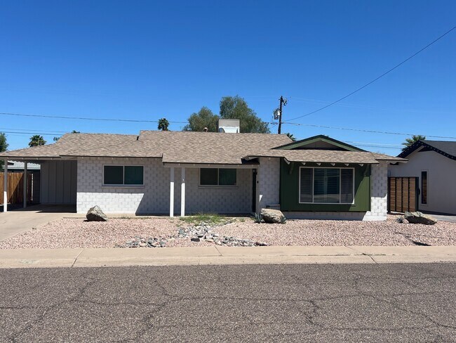 Building Photo - 8608 E Highland Ave