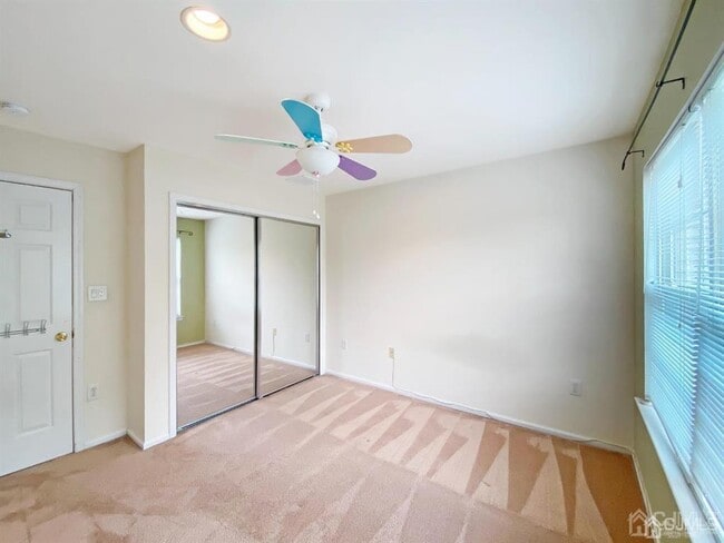Building Photo - 48 Berkshire Way