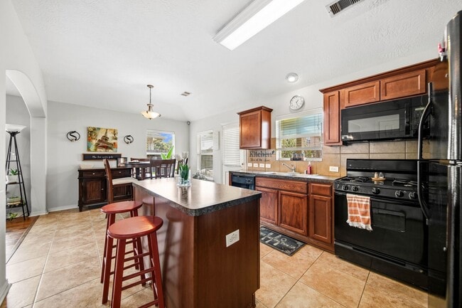 Building Photo - 3414 Oaklawn Pl Dr