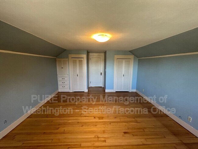 Building Photo - 208 N Washington Ave