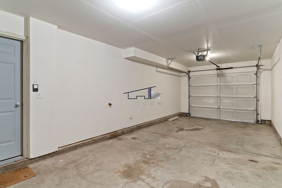 Building Photo - 1077 1675 S