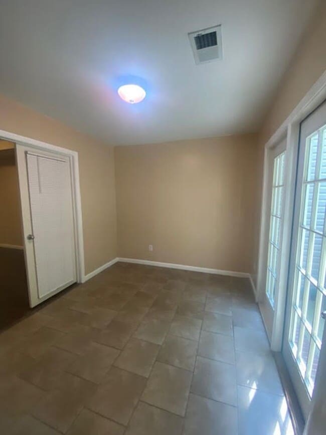 Building Photo - 114 Hidden Creek Cove