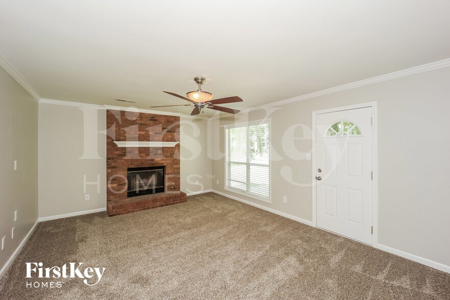 Building Photo - 42 Treetop Ln