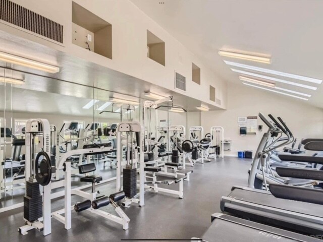 Building Photo - 8581 Villa La Jolla Dr