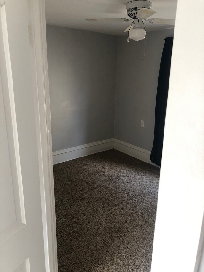 Building Photo - 4 Hopkins Ave