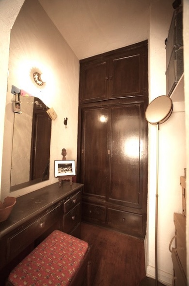 Building Photo - 655 S Dunsmuir Ave