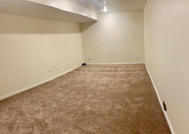 Building Photo - 5175 S 900 E