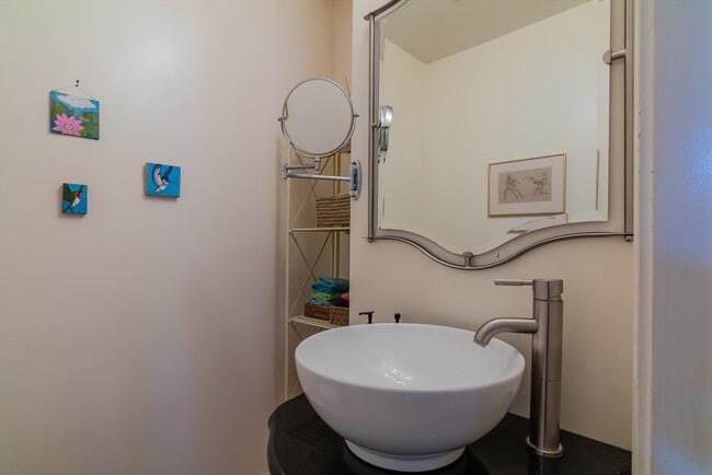 Building Photo - 313 High St