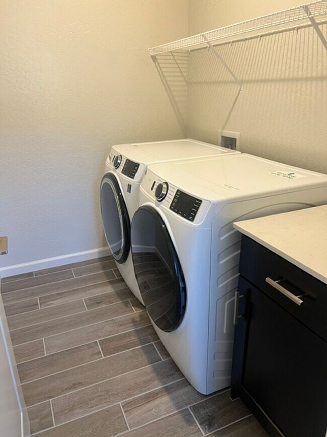 Building Photo - Granville Realty Rental Home