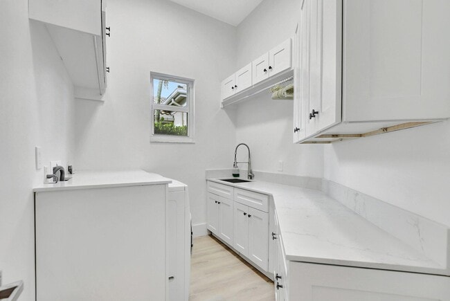 Building Photo - 6609 NW 24th Ave