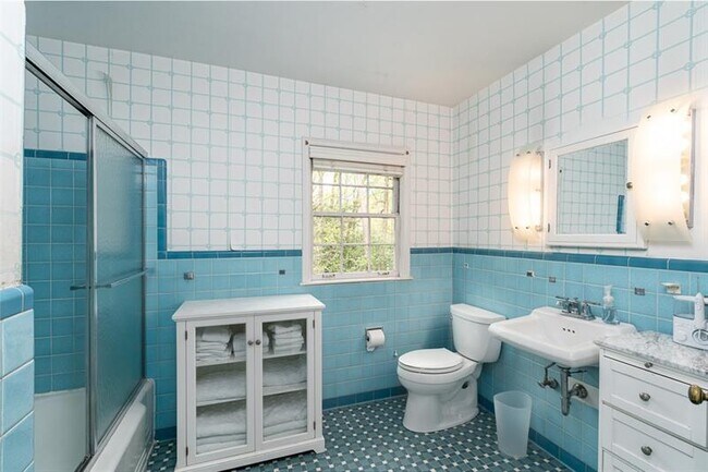 Building Photo - 65 Clarendon Ave