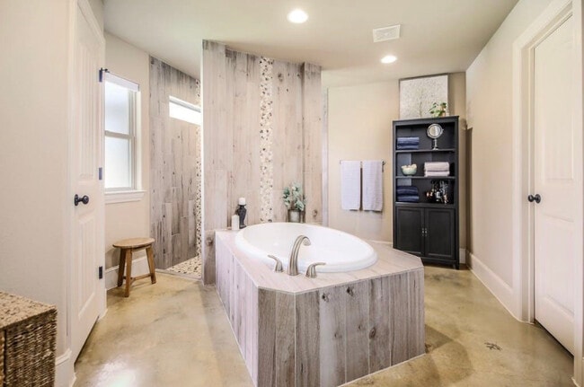 Building Photo - 108 Quail Run