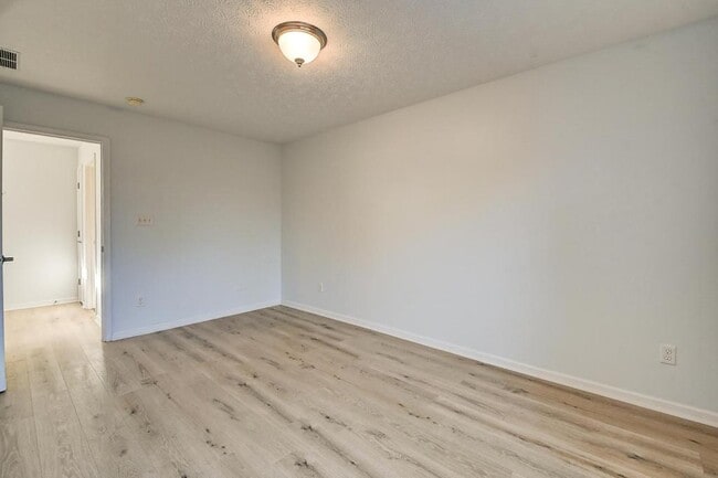 Building Photo - 1407 E New York St