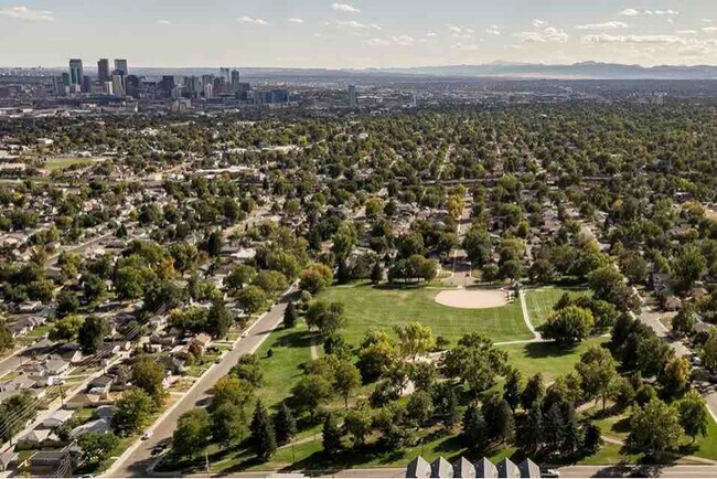 Building Photo - 2824 W Parkside Pl