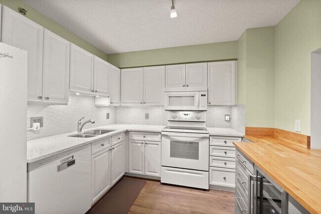 Building Photo - 19385 Cypress Ridge Terrace