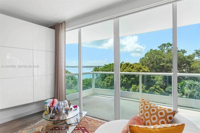 Building Photo - 2127 Brickell Ave