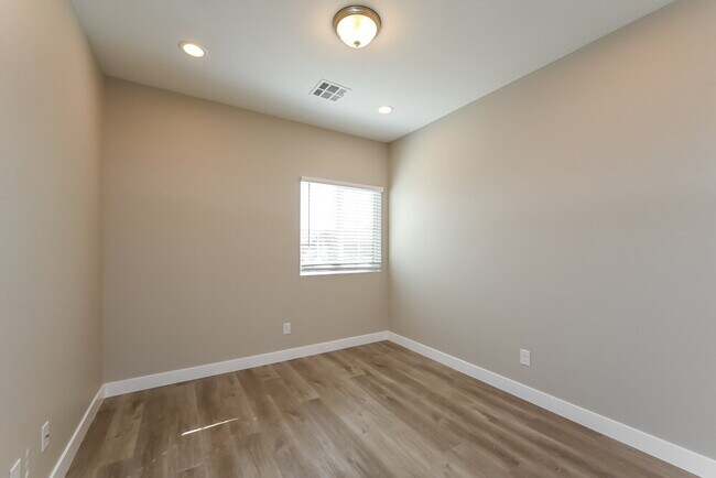 Building Photo - 10473 Asana St