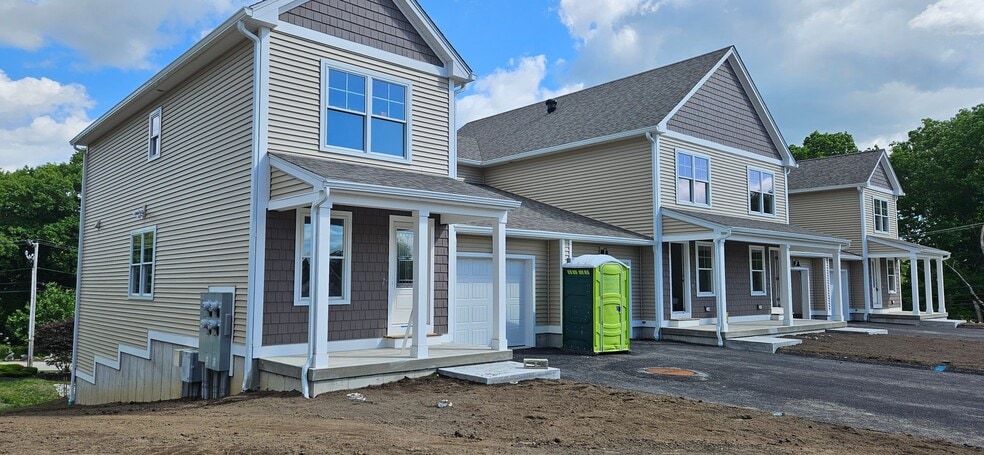 Building Photo - 719 Putnam Pike