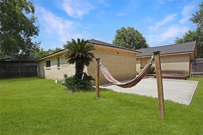 Building Photo - 17119 Mellow Ridge Dr
