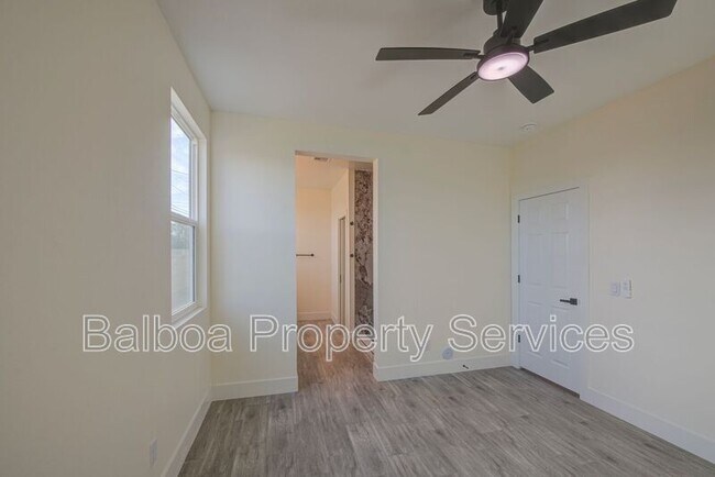 Building Photo - 212 2nd Ave E