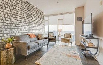 Building Photo - Highrise Condo in the Heart of Music City!