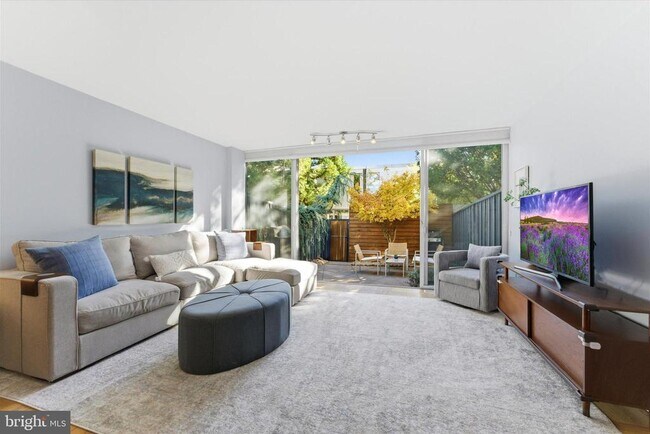 Building Photo - 1378 4th St SW