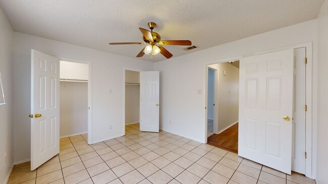 Building Photo - 2208 Cooke Dr